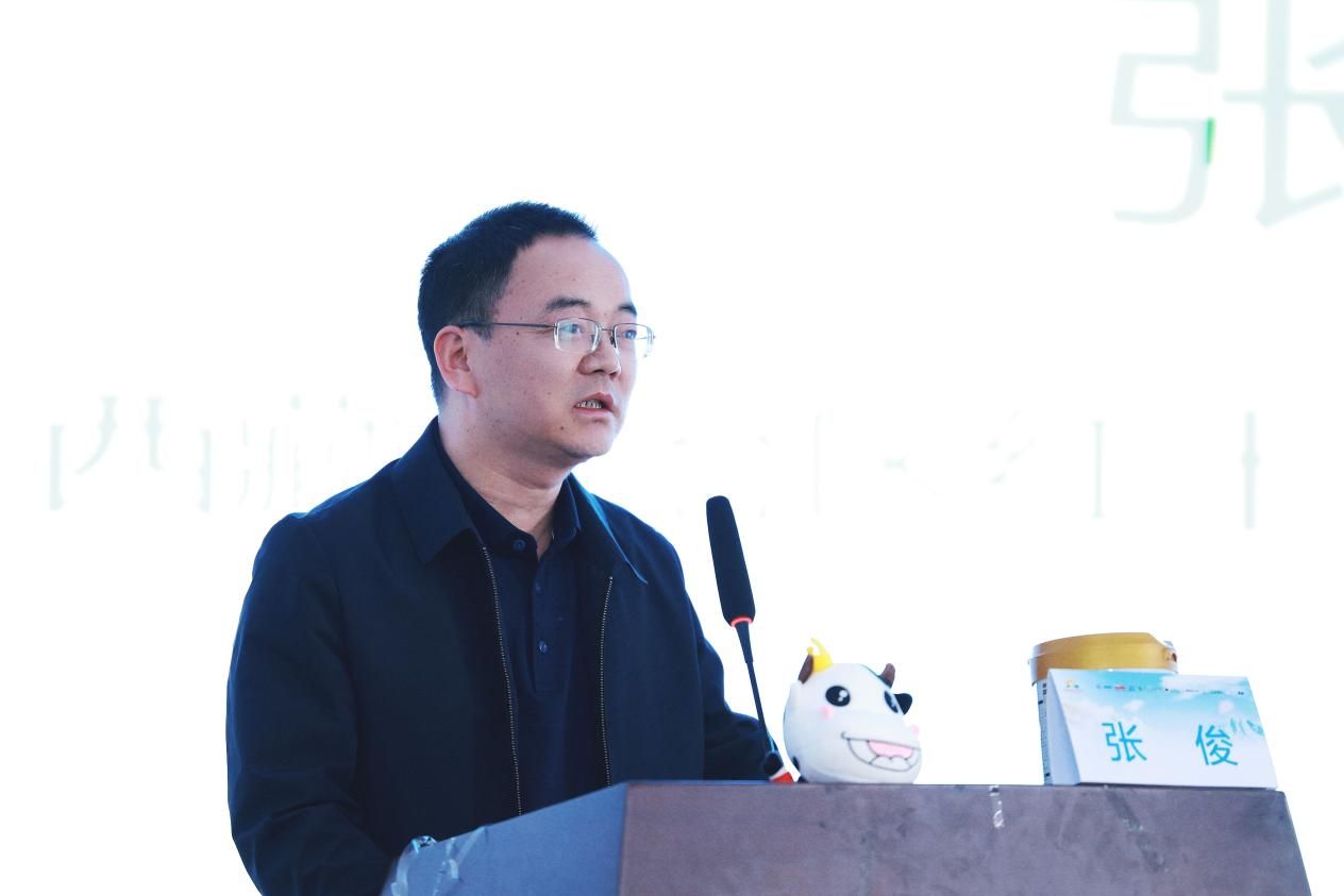 11-西藏自治区红十字会党组成员、副会长张俊致辞。