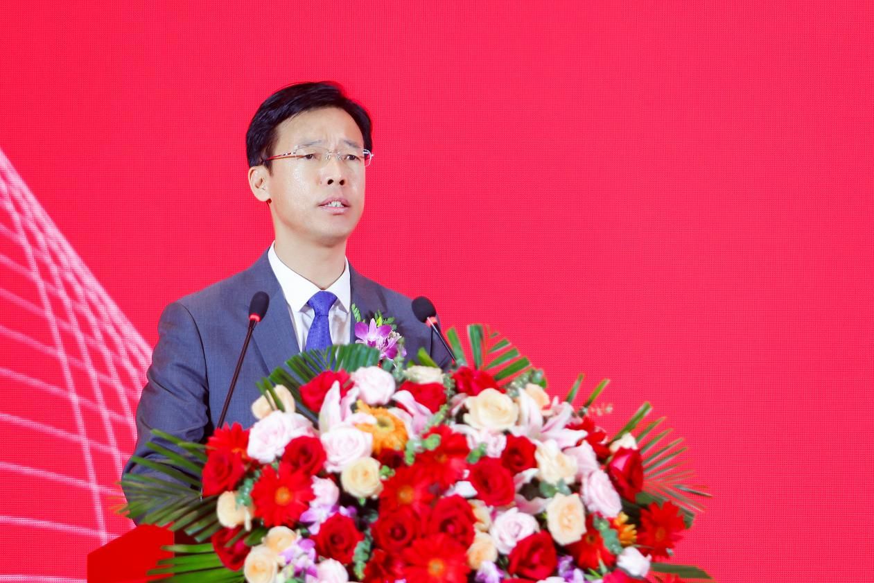 2-尊龙网站首页执行董事、行政总裁任志坚在开幕式上发言