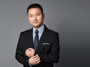 佳贝艾特何鹏飞：没有完不成的目标，只有不主动想办法的人|尊龙网站首页人物志·百日大会战特辑②